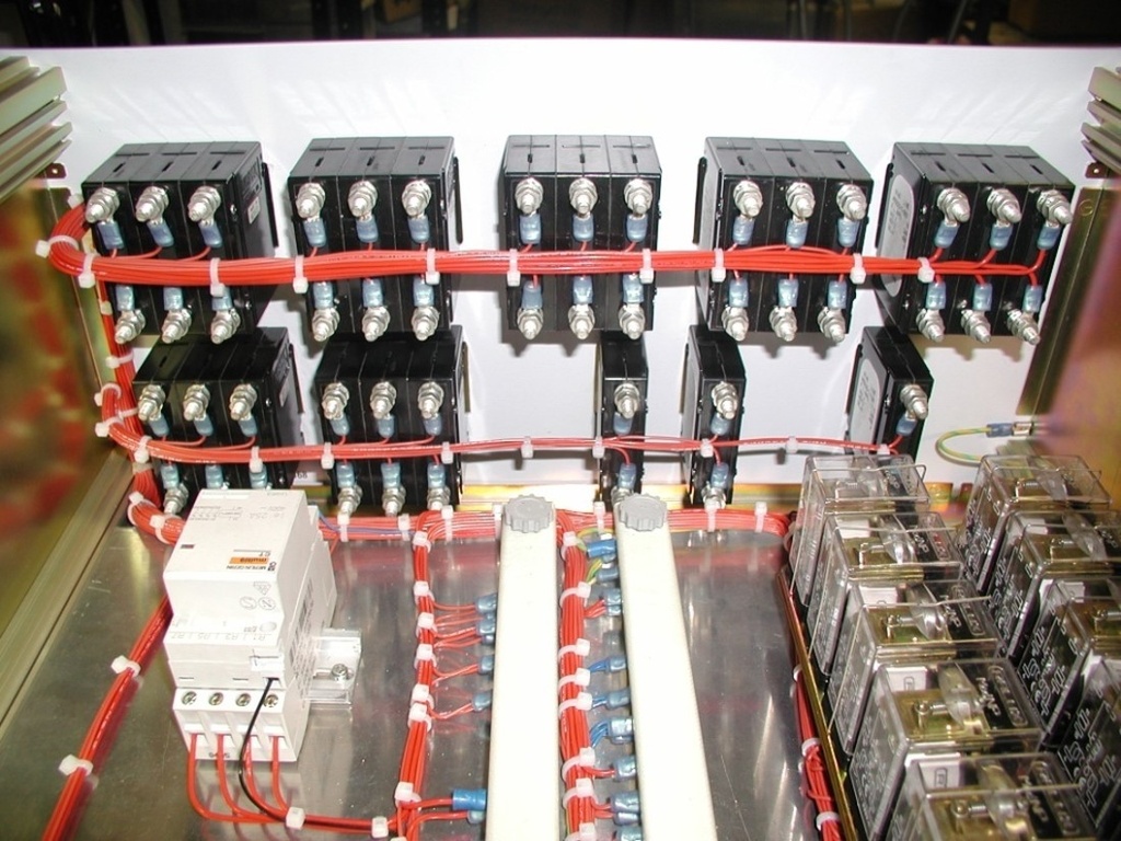 Arneses de cables y controles para simuladores de vuelo